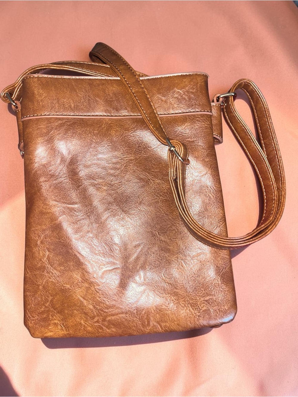 Coofit Classic Brown leather Crossbody Bag with Tassel Accent - Picture 2 of 4